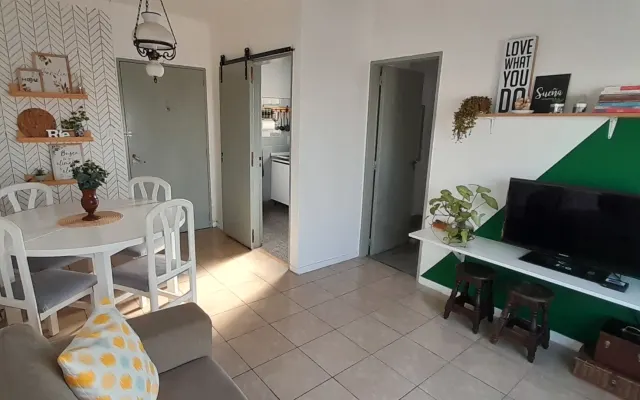 Apartamento luminoso, pequeno mas confortável.