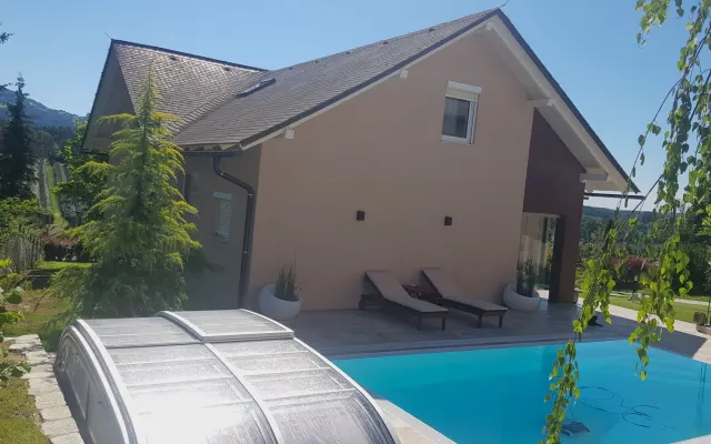 Apartamento de vacaciones con piscina en la hermosa Apfelland