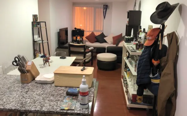 Habitación en apartamento en el hipercentro de Quito - República del S