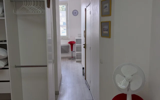 For 2 people, nice little 20 m2 furnished T2 studio near METRO.