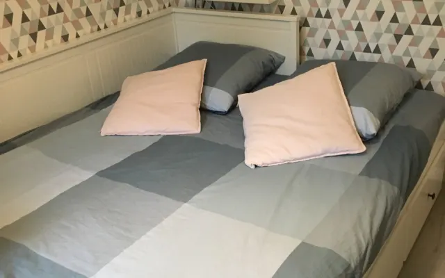 Habitación privada en un tranquilo piso naturista
