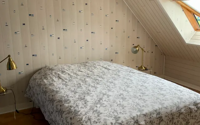 Großes Schlafzimmer mit eigenem Bad