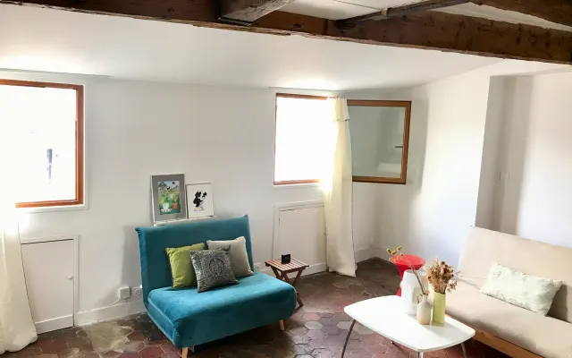 Charmant appartement au dernier étage avec vue sur le ciel de Paris
