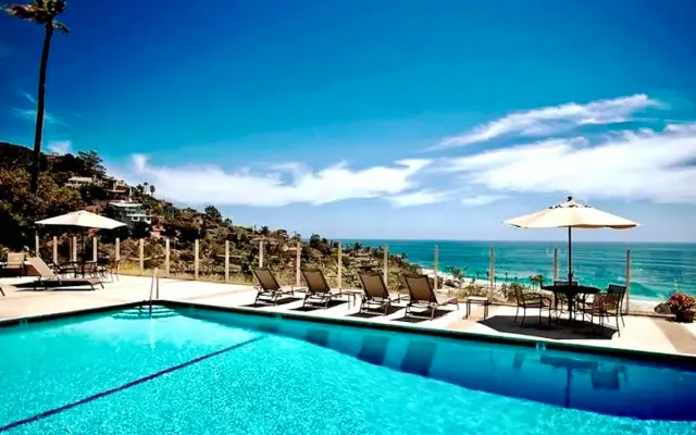 Laguna Beach Gem! Fabulous two-bedroom condo near West Street Beach!