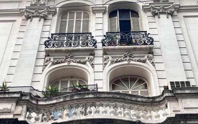 Almost San Telmo, near buses. Two bedrooms (2 beds or 4 small beds) +