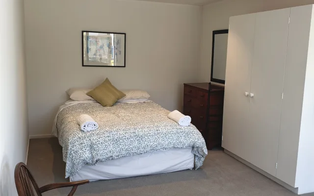 Schöne Wohnung in der Nähe des Zentrums von Taupo. Große Einrichtungen 