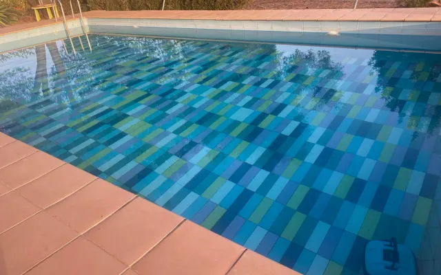 Habitación 2, en casa tranquila en el campo, aparcamiento y piscina