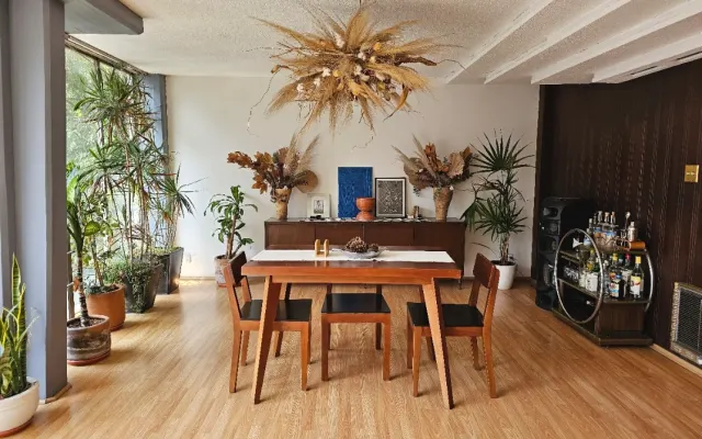 Room in Incredible Deco Building