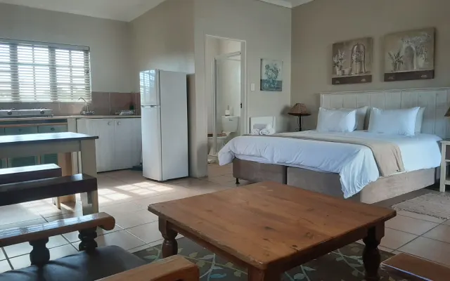 Self-catering apartments close to town restaurants and shops