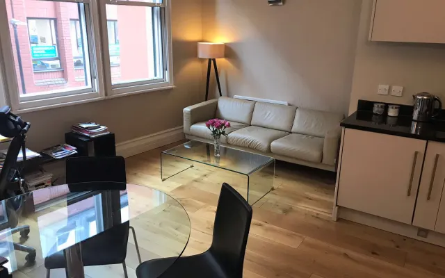 Geräumige En-suite, 3 Minuten von Gay Village und Piccadilly Station...