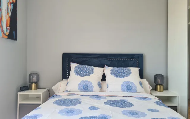 Beautiful large room in the heart of Marseille's calanques