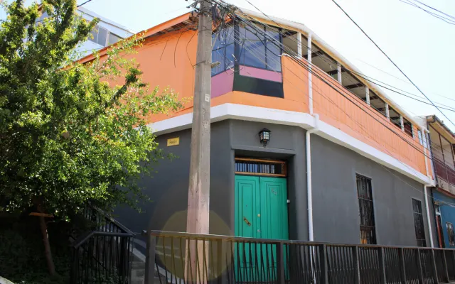 Camera in casa storica nel quartiere più antico di Valparaíso.