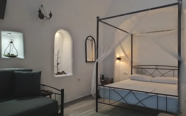 Traditional Winery (Canava) Reformed into a Trad. Cycladic House