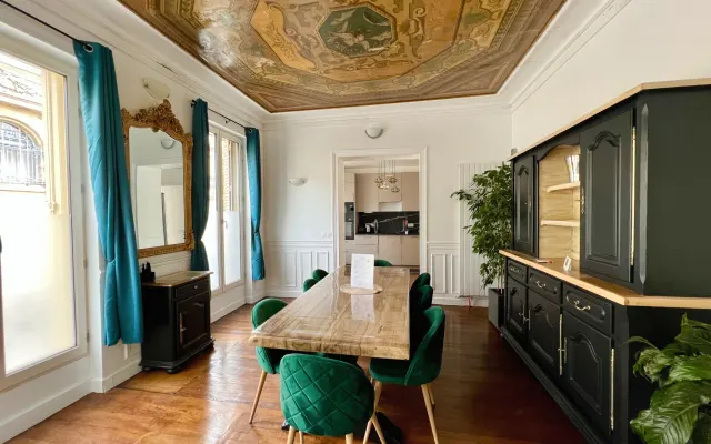 Luxury apartment with fresco in the city center