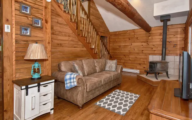 Secluded Hocking Hills, hot tub getaway