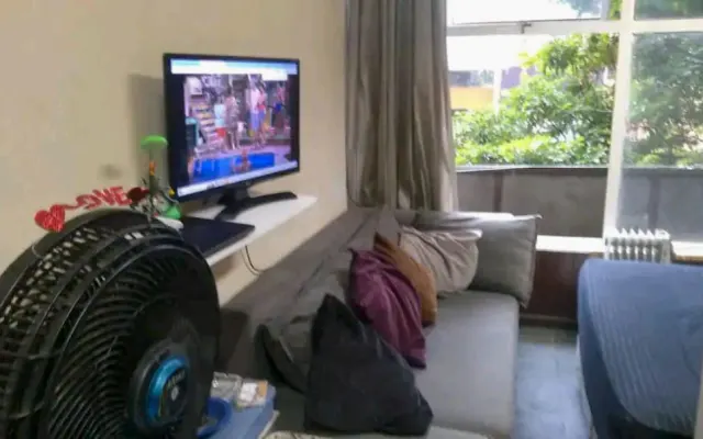 Kit modesto con balcone, a 65 metri dalla stazione Paulista