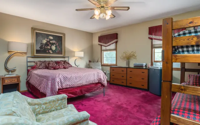 PoconOasis / Private Bedroom Posh / Jim Thorpe
