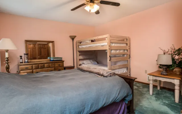 PoconOasis / Chambre privée avec vue sur la piscine / Jim Thorpe