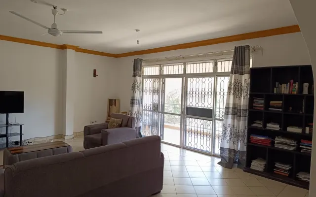 Un appartement privé et spacieux, accès à la plage et aux autres...