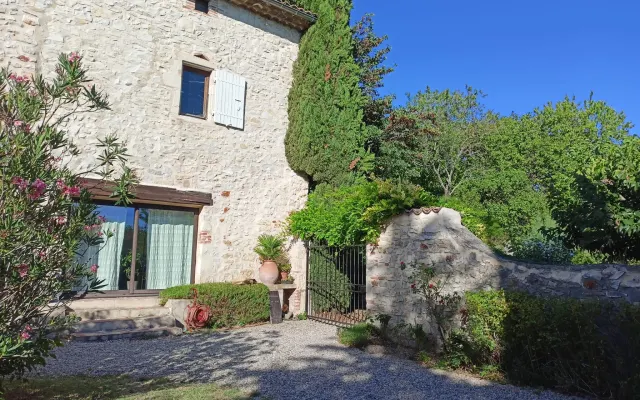 Room in a charming property in Drôme provençale