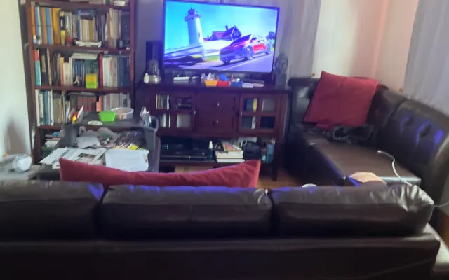 Pequeño bangalô en un barrio seguro