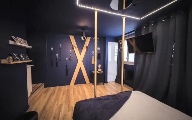 50 Nuances Luxury Suite with Jacuzzi for 2