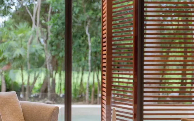 Villa de luxe avec piscine privée entourée par la nature