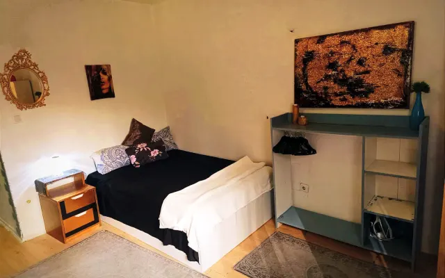 Maison accueillante pour les personnes LGBTQ+ sur la place animée de Taksim