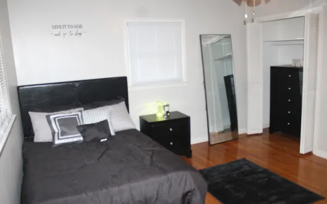 Linda casa com muito espaço a 6 minutos do aeroporto