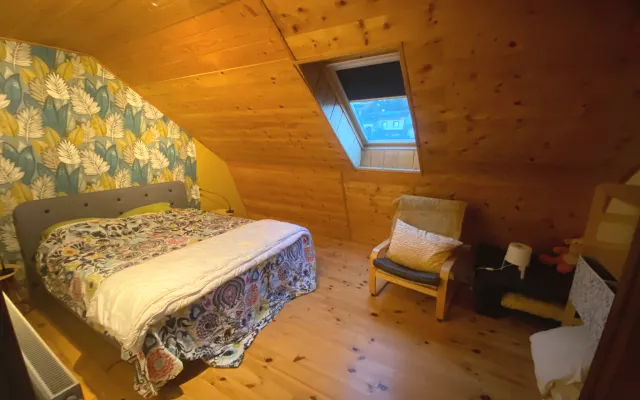 Habitación en un pueblo de media montaña
