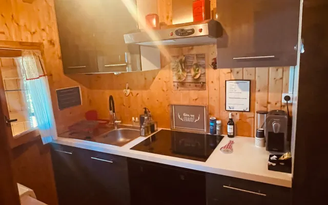 Fully-equipped chalet with mountain views Discreet corner