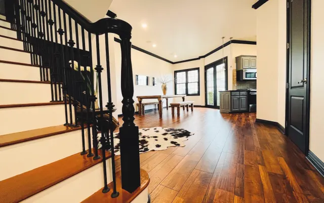 Luxurious 2BR/3BED Bentonville NWA/******** HO Area