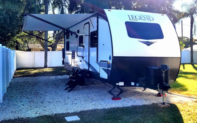 South Tampa RV, Ropa opcional con acceso a bañera de hidromasaje