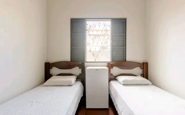 Quarto simples no Floramar