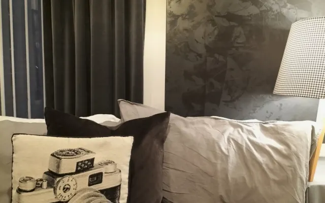 Gästezimmer im traditionellen Stadthaus - in der Nähe des Flughafens...