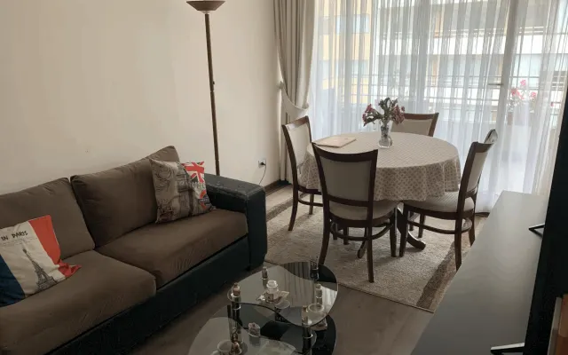 Habitación y espacio compartido en barrio turístico de Viña