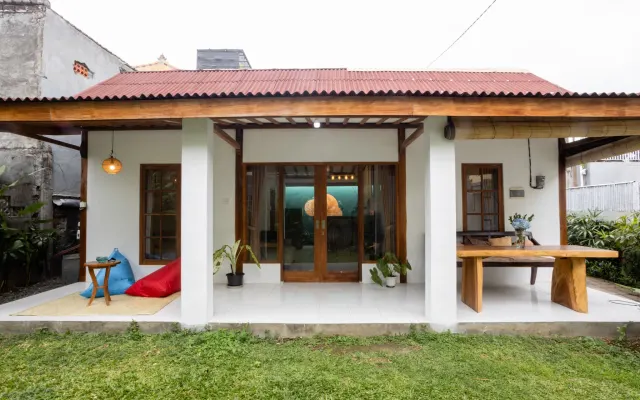 Villa 7A Canggu, Huge Garden, Quite, Private, Family Friendly.