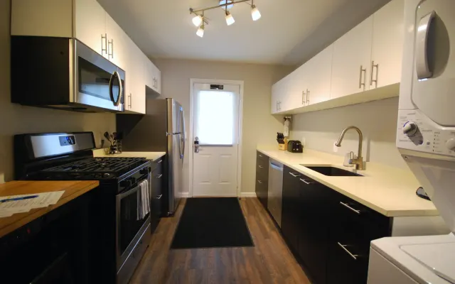 (BC1bJ) Serviced Condo in Quiet Neighborhood