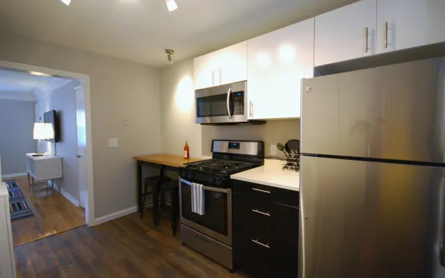 (BC2bI) Limpio, acogedor, cómodo condominio en Buckhead w / aparcamiento...