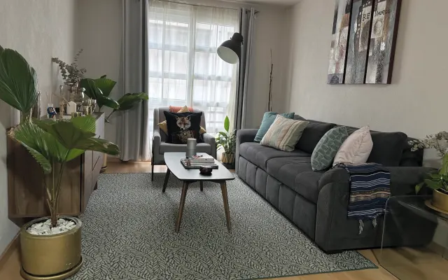 Quarto bonito e muito bem localizado na melhor zona.