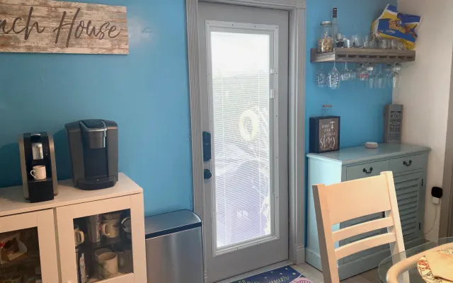 Schöne Gästewohnung mit Zugang zum Whirlpool.