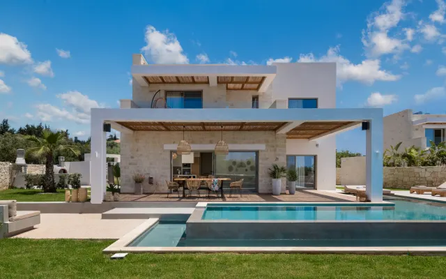 VillaLogari heated pool/jacuzzi/breakfast basket