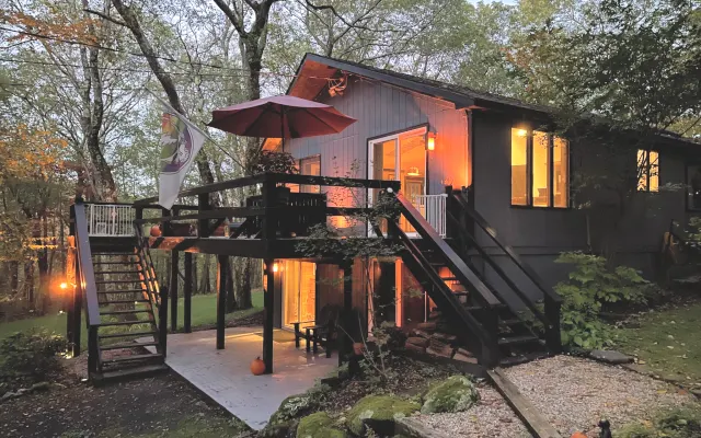 Modernes Chalet auf 11 bewaldeten Hektar