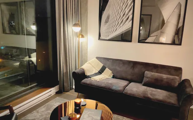 Lovely 1-bedroom condo in the heart of The Village