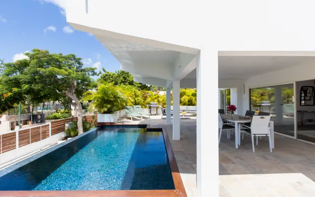 Villa Livity 6 Bed Luxury Sea view boutique villa
