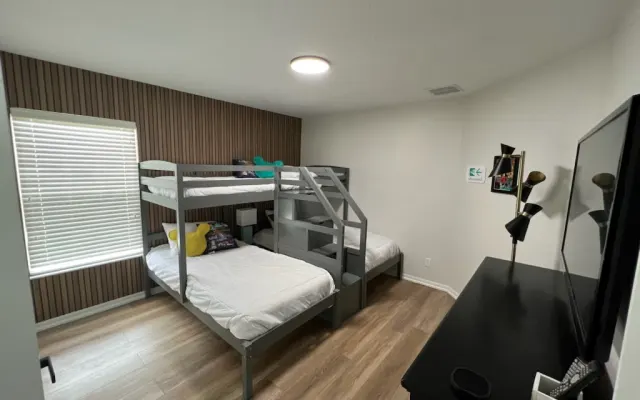 Boutique-Style Gay Men's Guesthouse (Bdrm #6-bed #3)