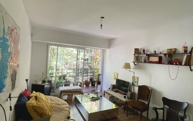 Warmes Haus sehr gut gelegen. In der Nähe der Wälder von Palermo.