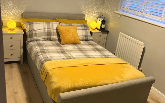 Quarto privado em local tranquilo. 15 minutos de comboios directos...