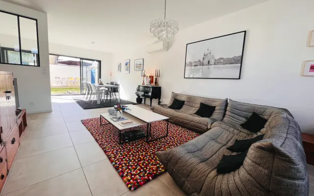 Quarto e casa de banho privativos numa casa às portas de Bordéus