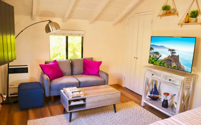 The Sunrise Loft for 2 Downtown Carmel